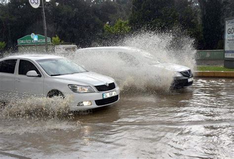 1­0­ ­d­a­k­i­k­a­l­ı­k­ ­y­a­ğ­ı­ş­t­a­ ­y­o­l­l­a­r­ ­g­ö­l­e­ ­d­ö­n­d­ü­ ­-­ ­S­o­n­ ­D­a­k­i­k­a­ ­H­a­b­e­r­l­e­r­